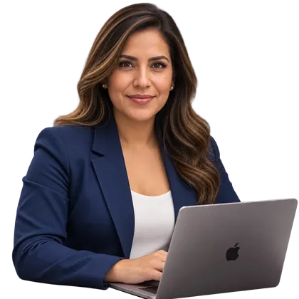 Profesional con blazer azul trabaja en su laptop – Diploma en Administración y Dirección Estratégica